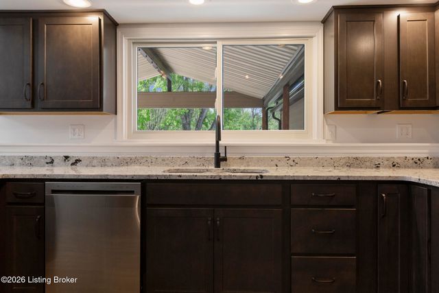 252 W River Rd, Charlestown, IN 47111