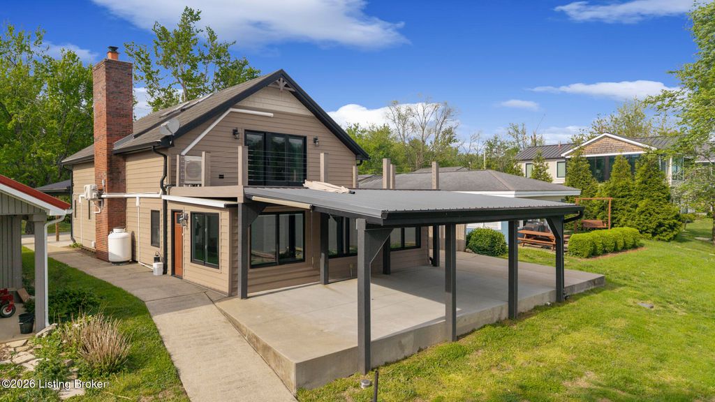 252 W River Rd, Charlestown, IN 47111