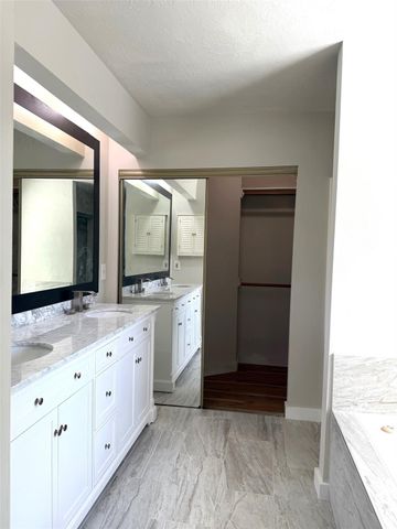 15806 Oak Mountain Drive, Houston, TX 77095