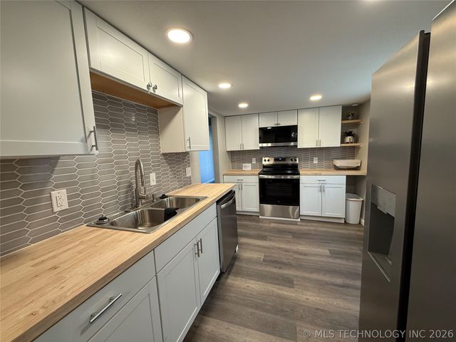 1012 N H, Muskogee, OK 74403