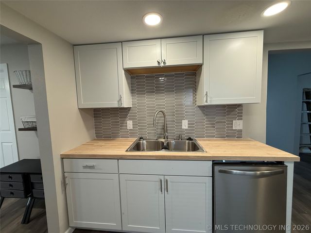 1012 N H, Muskogee, OK 74403