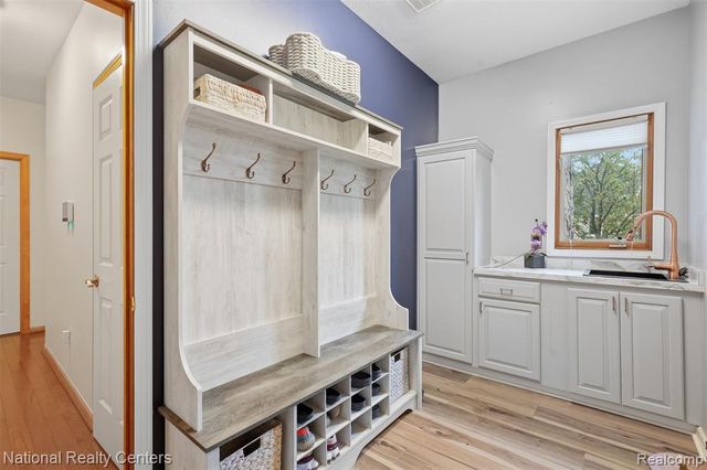 8401 Heartwood Drive, Newport, MI 48166