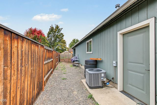 3232 Ford Drive, Medford, OR 97504