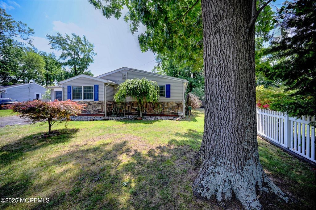 10 7th Street, Aberdeen, NJ 07747