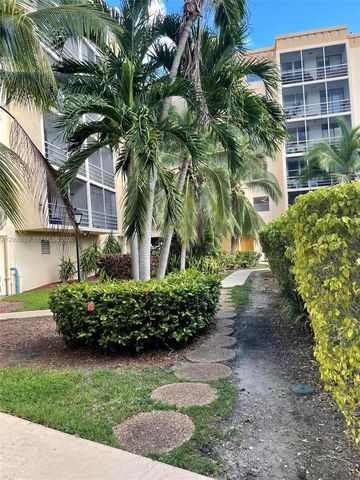 2935 NE 163rd St 3R, North Miami Beach, FL 33160