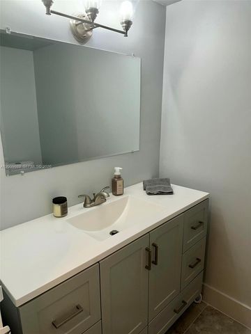 2935 NE 163rd St 3R, North Miami Beach, FL 33160