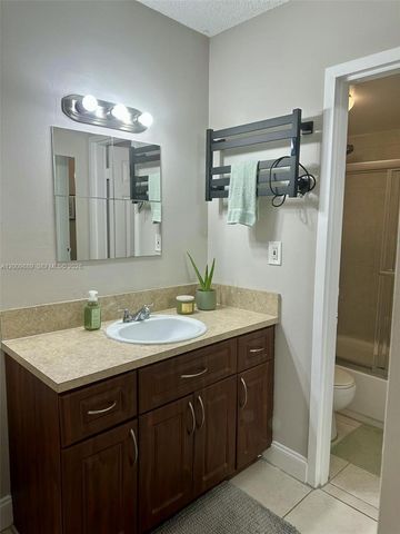 2935 NE 163rd St 3R, North Miami Beach, FL 33160