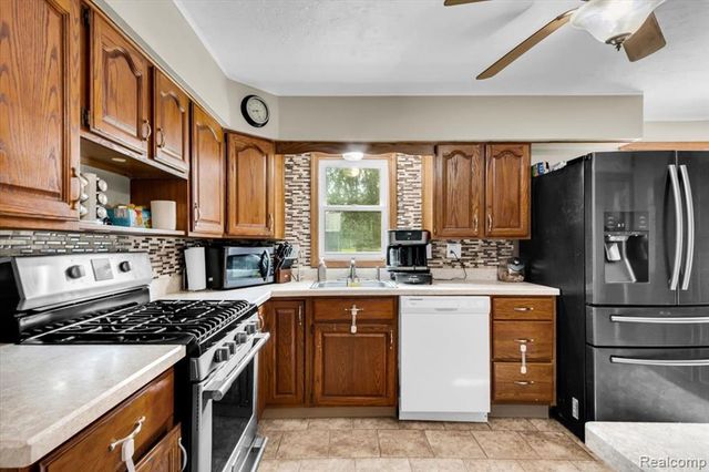 13065 Neff Road, Clio, MI 48420