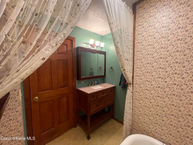 7042 Oak St., Bonners Ferry, ID 83805