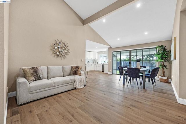 186 Mt Wilson Way, Clayton, CA 94517