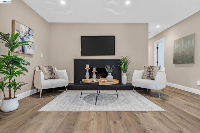 186 Mt Wilson Way, Clayton, CA 94517