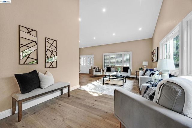 186 Mt Wilson Way, Clayton, CA 94517