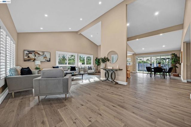 186 Mt Wilson Way, Clayton, CA 94517