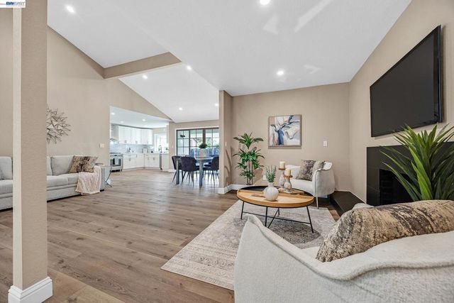 186 Mt Wilson Way, Clayton, CA 94517