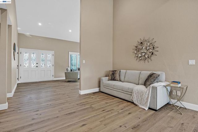 186 Mt Wilson Way, Clayton, CA 94517