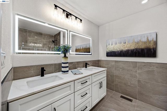 186 Mt Wilson Way, Clayton, CA 94517