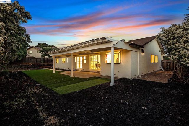 186 Mt Wilson Way, Clayton, CA 94517