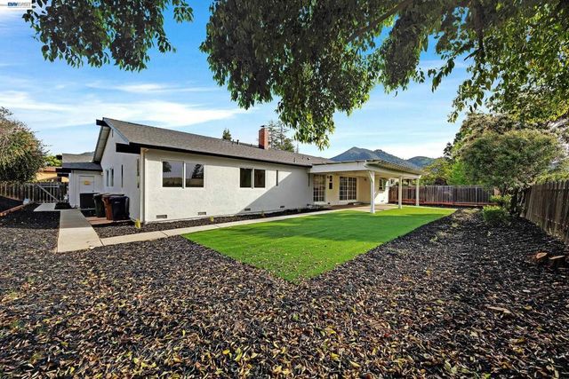 186 Mt Wilson Way, Clayton, CA 94517