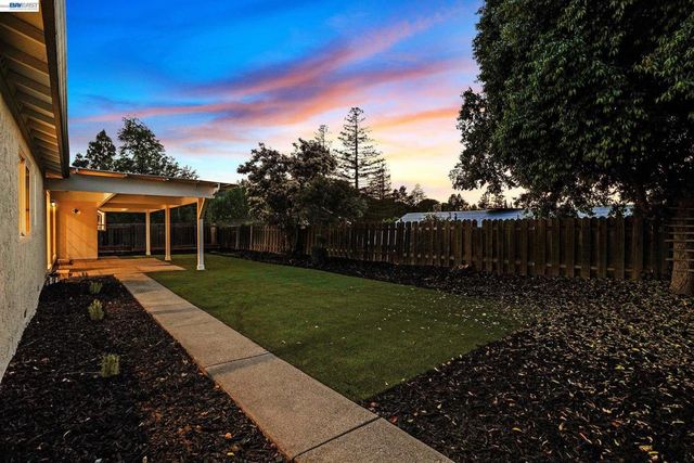 186 Mt Wilson Way, Clayton, CA 94517