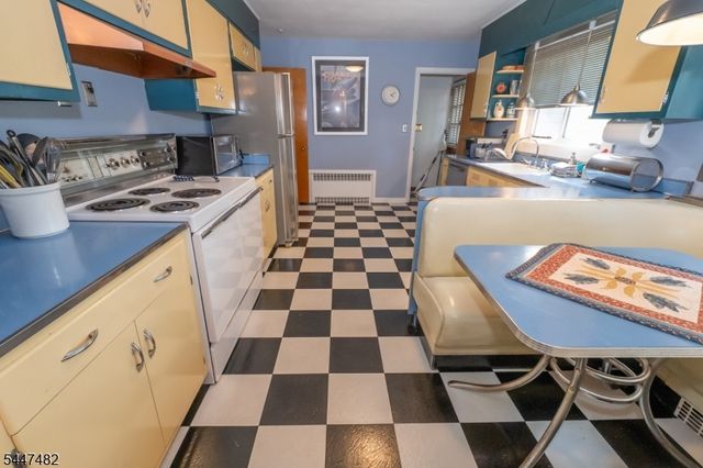 5 Pardun Ave, Milltown Boro, NJ 08850