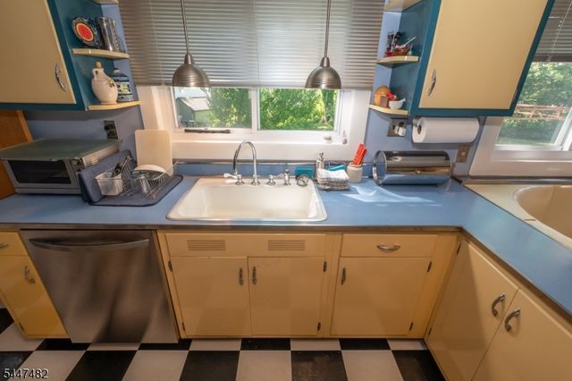5 Pardun Ave, Milltown Boro, NJ 08850