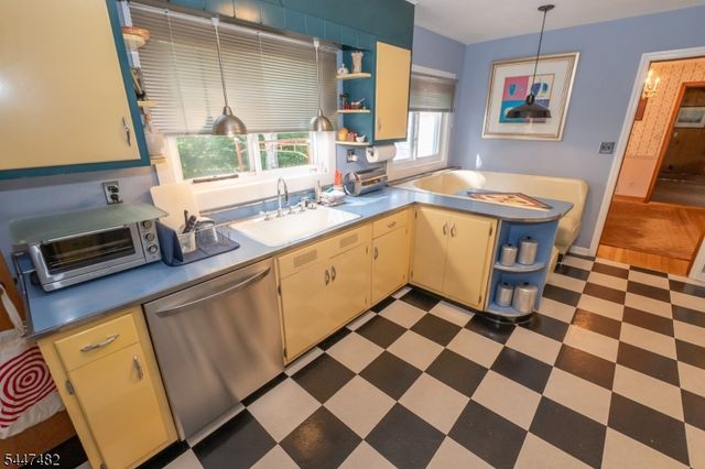 5 Pardun Ave, Milltown Boro, NJ 08850