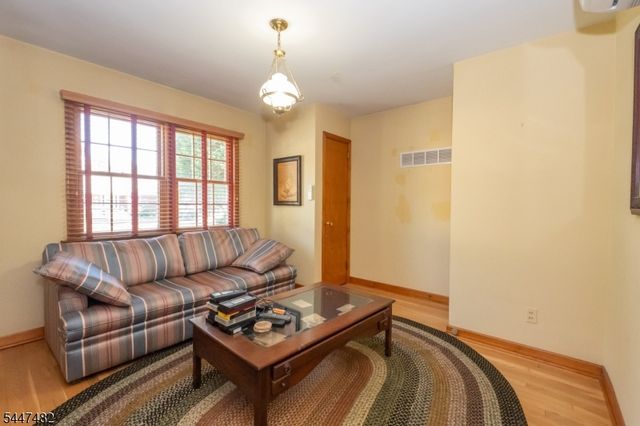 5 Pardun Ave, Milltown Boro, NJ 08850