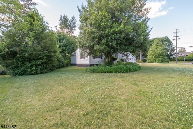 5 Pardun Ave, Milltown Boro, NJ 08850