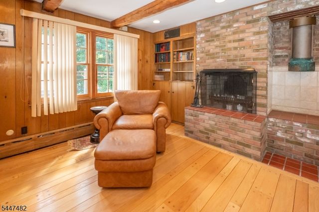 5 Pardun Ave, Milltown Boro, NJ 08850