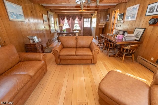 5 Pardun Ave, Milltown Boro, NJ 08850