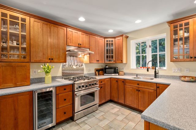 75 Seaverns Ave, Boston, MA 02130