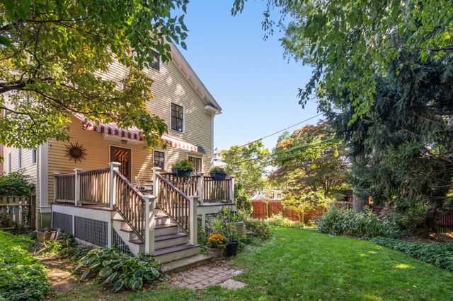 75 Seaverns Ave, Boston, MA 02130