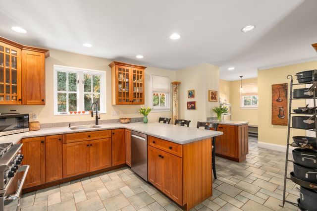 75 Seaverns Ave, Boston, MA 02130