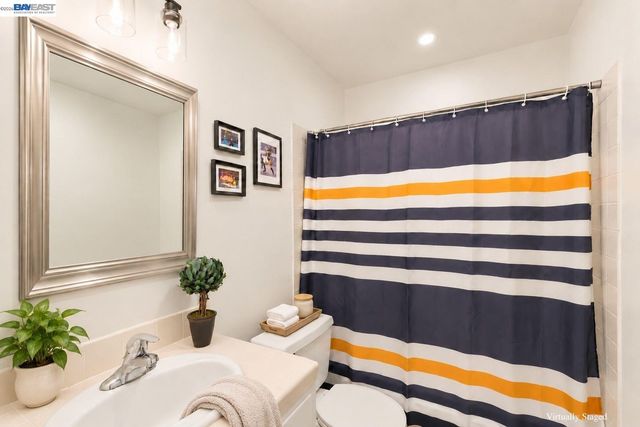 2 Panoramic Way 105, Berkeley, CA 94704