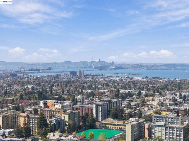 2 Panoramic Way 105, Berkeley, CA 94704