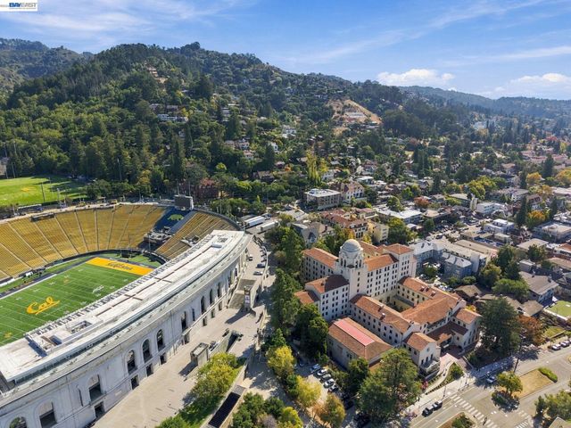 2 Panoramic Way 105, Berkeley, CA 94704