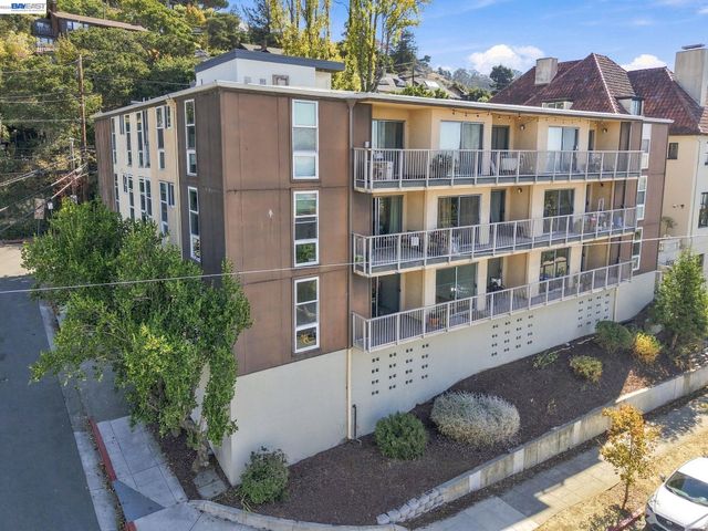 2 Panoramic Way 105, Berkeley, CA 94704