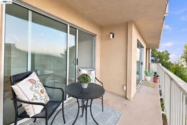 2 Panoramic Way 105, Berkeley, CA 94704