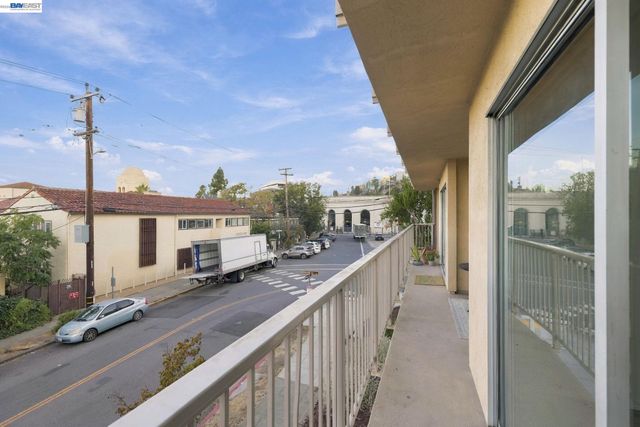 2 Panoramic Way 105, Berkeley, CA 94704