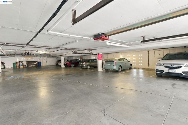 2 Panoramic Way 105, Berkeley, CA 94704