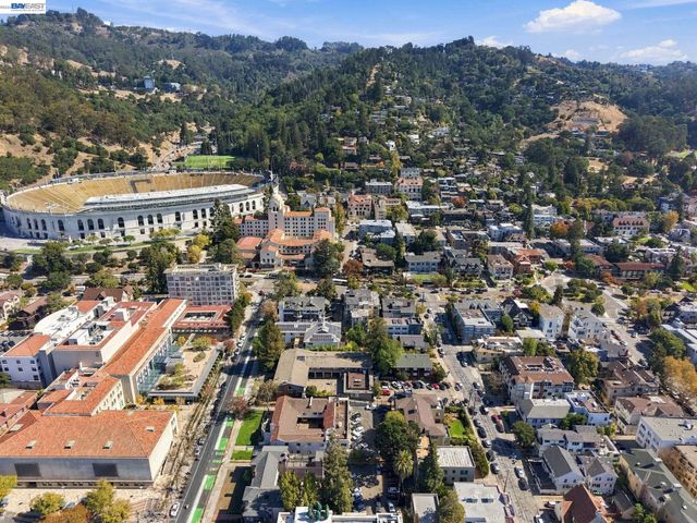 2 Panoramic Way 105, Berkeley, CA 94704