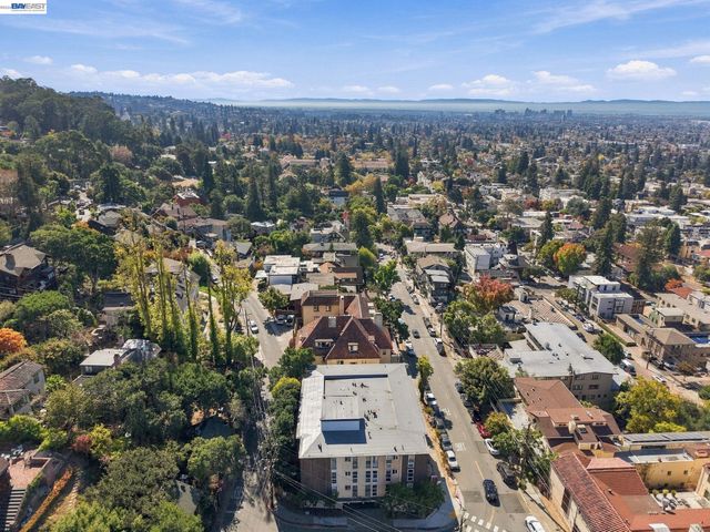 2 Panoramic Way 105, Berkeley, CA 94704