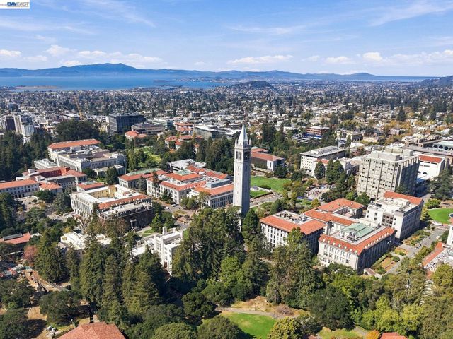 2 Panoramic Way 105, Berkeley, CA 94704