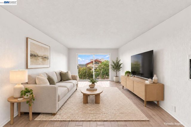 2 Panoramic Way 105, Berkeley, CA 94704