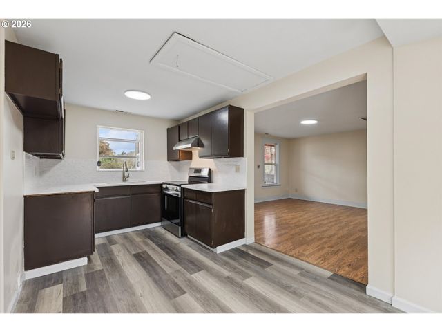 8305 Se SCHILLER St, Portland, OR 97266