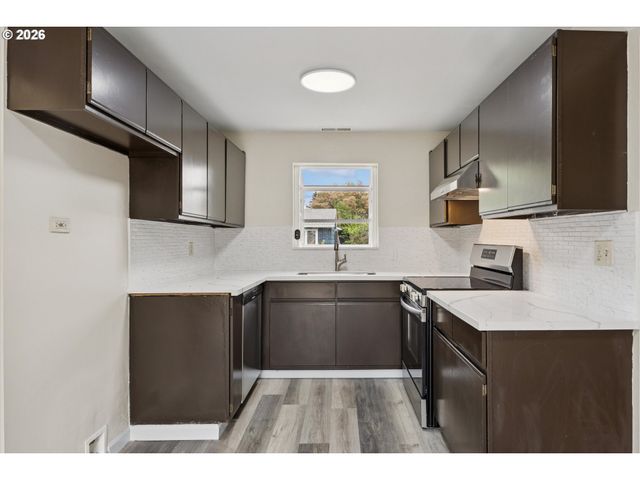 8305 Se SCHILLER St, Portland, OR 97266