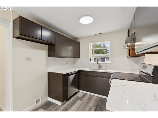 8305 Se SCHILLER St, Portland, OR 97266