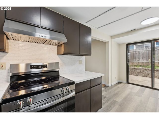 8305 Se SCHILLER St, Portland, OR 97266