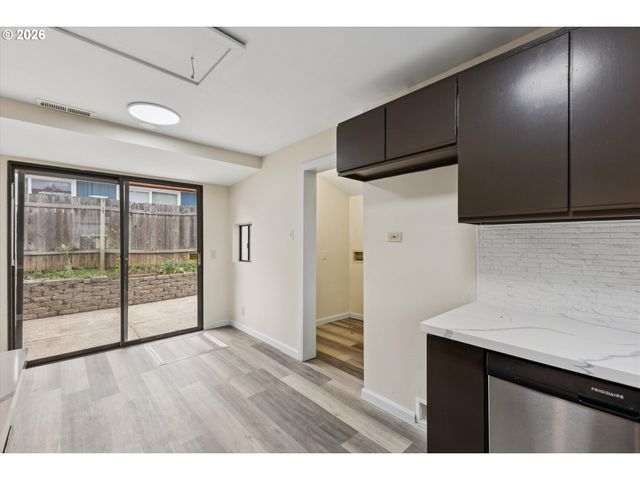 8305 Se SCHILLER St, Portland, OR 97266