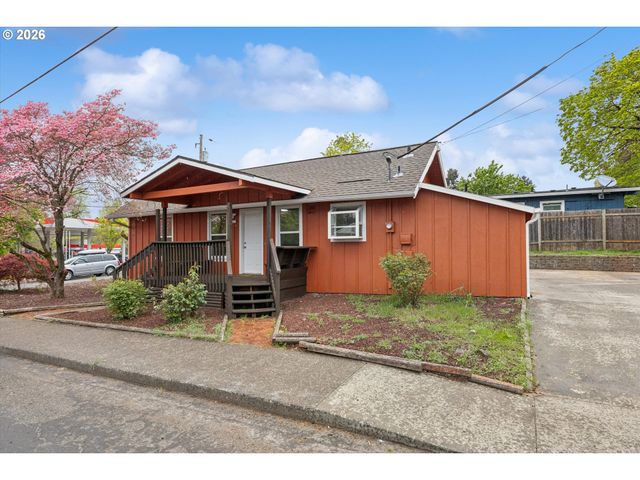 8305 Se SCHILLER St, Portland, OR 97266